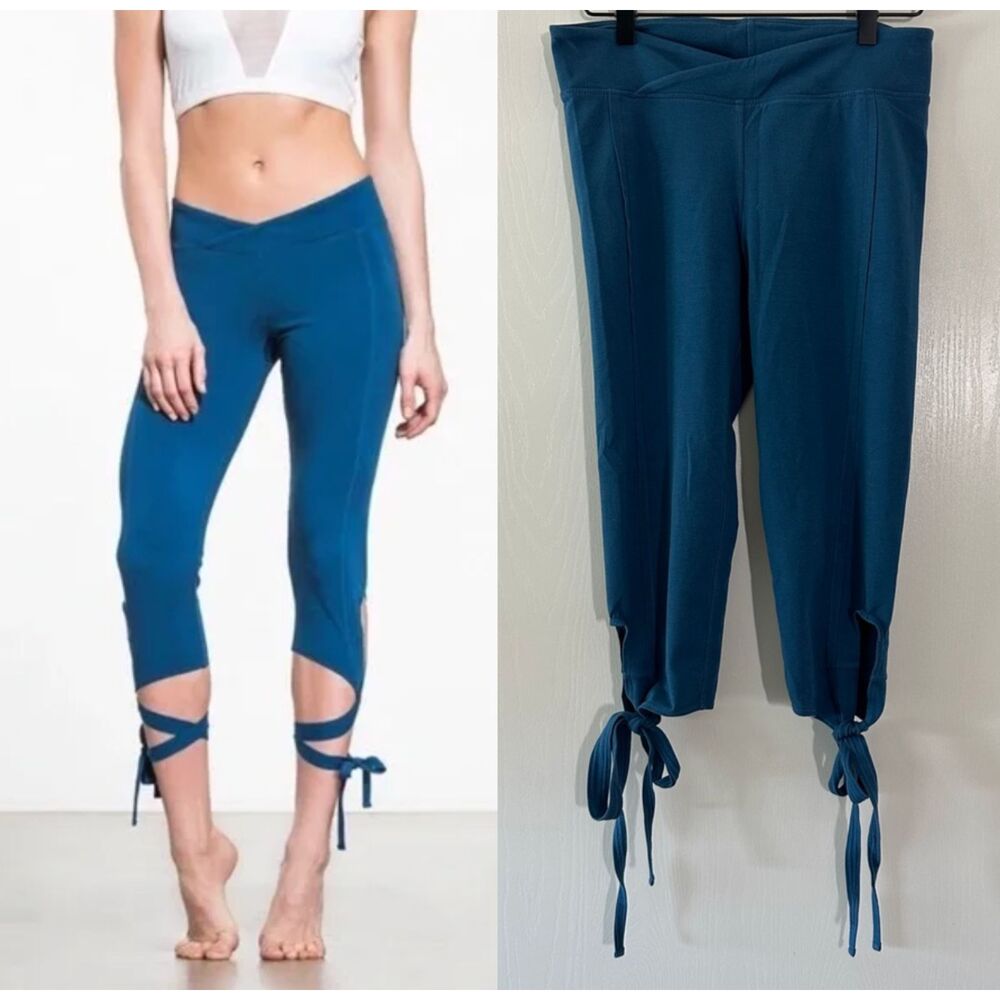 Free People Movement Turnout Cross Front Waist Turnout Legging Capri Blue Medium